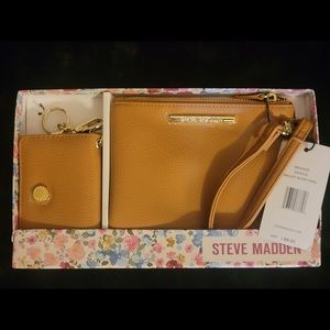 NWT/STEVE MADDEN BOX SET/WALLET W/KEY RING/SADDLE